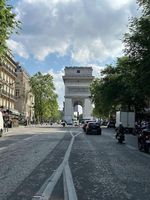 Appartamento Place De L'etoile 200 Meters Away! Parigi