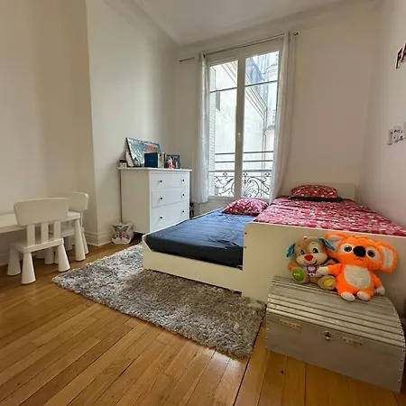 Apartment Place De L'etoile 200 Meters Away! Paris
